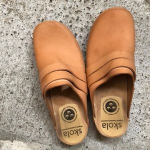 Skola clogs women’s size 8.5